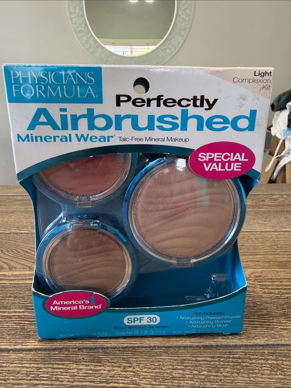 Perfectly Airbrushed Mineral Wear Talc-Free Makeup With 3 different Shades